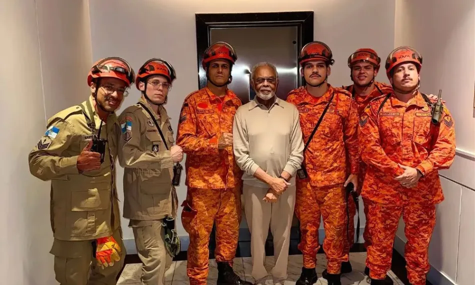 Gilberto Gil fica preso em elevador e é resgatado pelos bombeiros no RJ